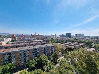Exterior view of Flat for sale in  Barcelona Capital  with Balcony