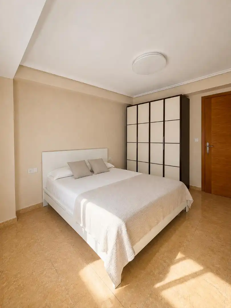 Habitación de Piso de alquiler en Valencia con Aire acondicionado, Amueblado y Horno