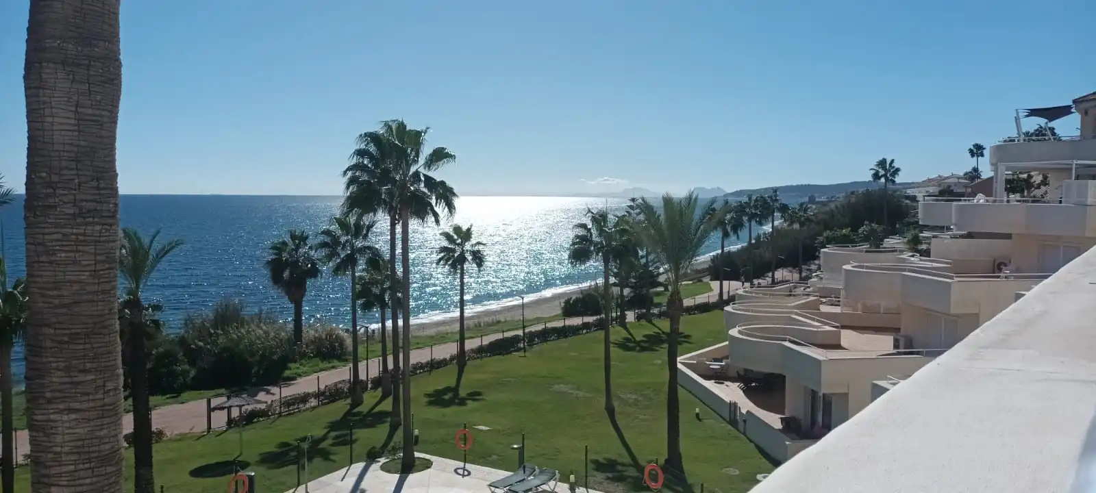 Vista exterior de Apartamento de alquiler en Estepona con Aire acondicionado, Terraza y Piscina