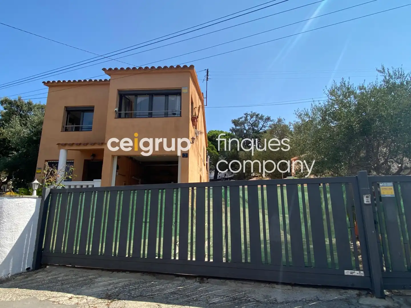 Vista exterior de Casa o xalet en venda en Roses amb Calefacció, Terrassa i Traster