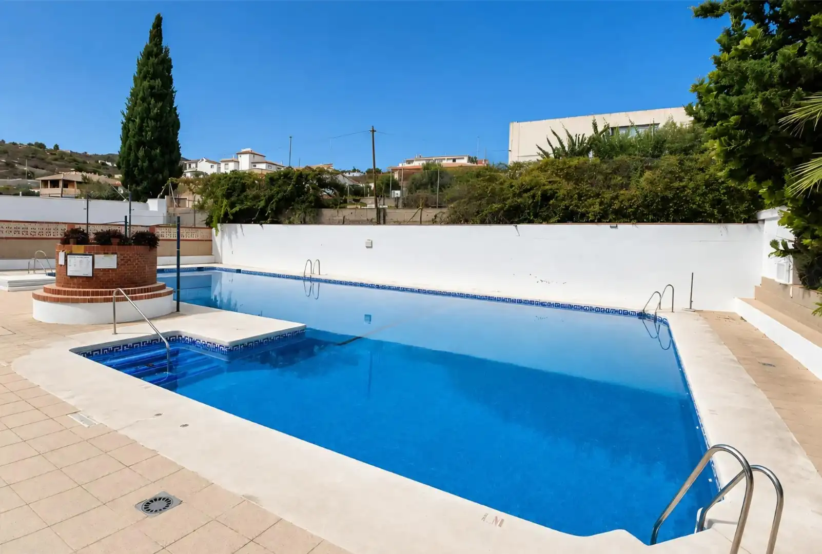 Piscina de Pis en venda en Rincón de la Victoria amb Terrassa, Moblat i Piscina comunitària