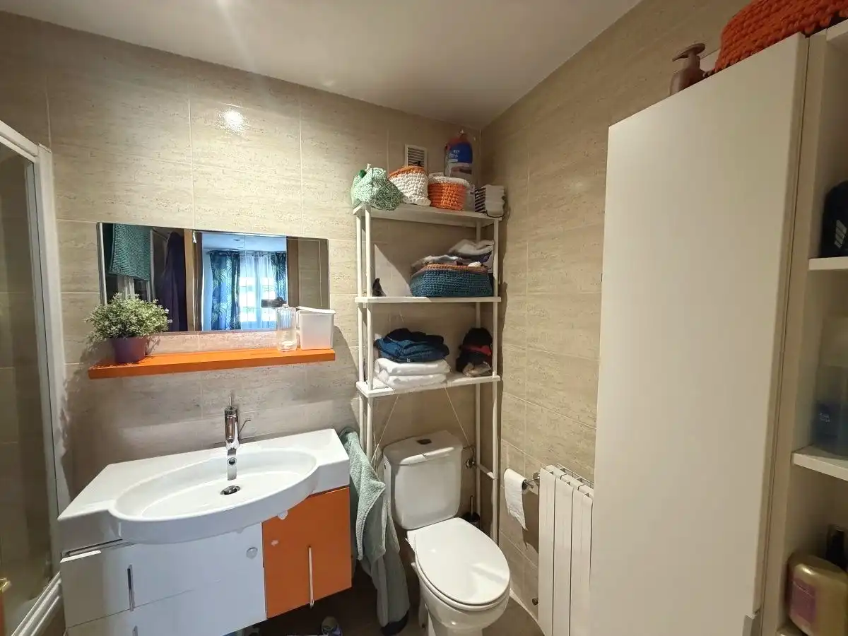 Bathroom of Flat for sale in Madrid  with Heating, Storage room and Community pool