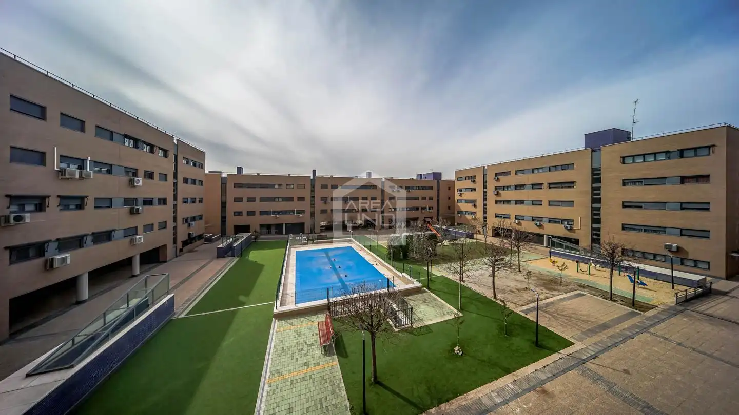 Schwimmbecken von Wohnung zur Miete in Alcorcón mit Klimaanlage, Heizung und Gemeinschaftspool