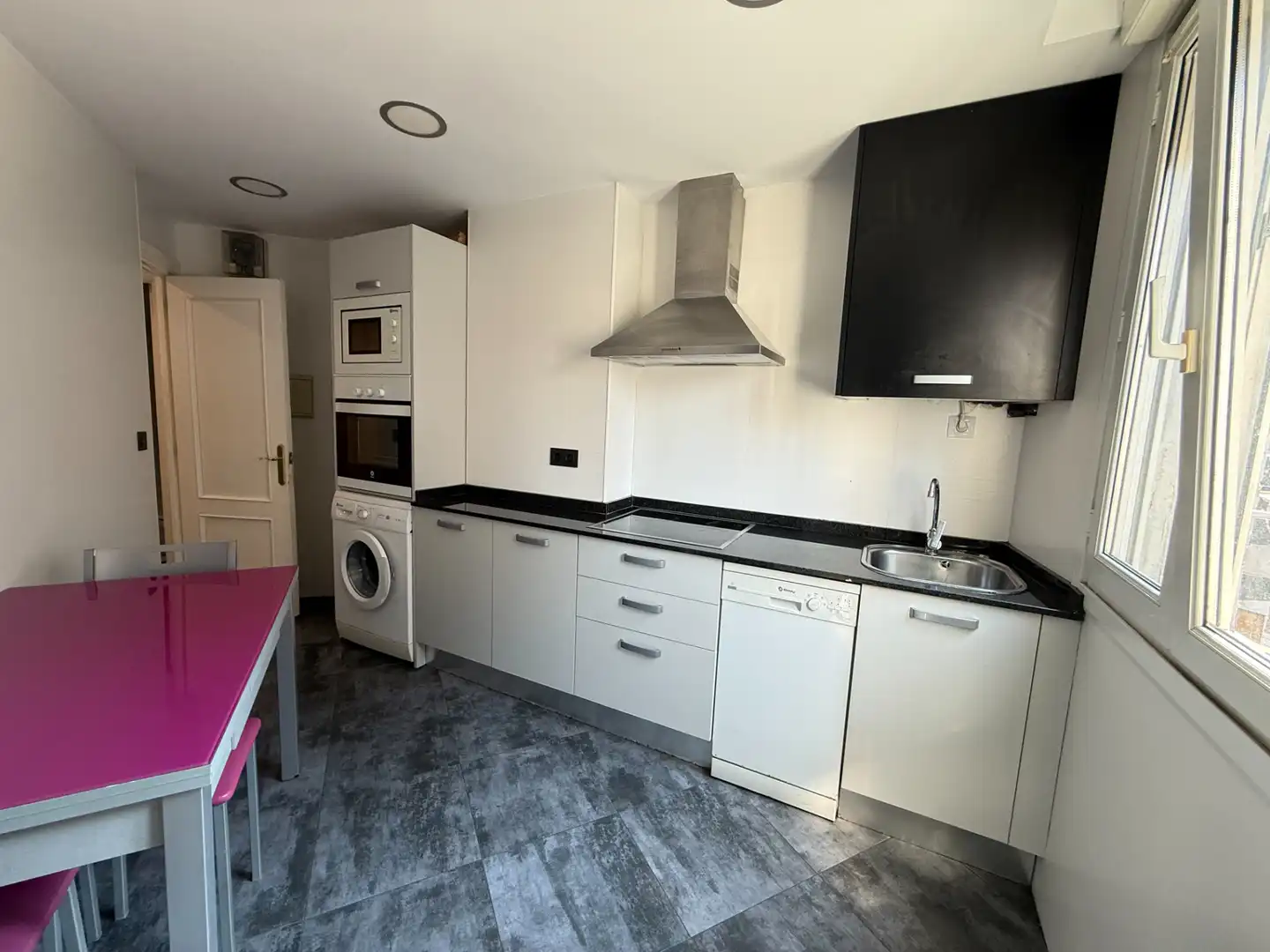 Cocina de Piso en venta en Bilbao  con Calefacción y Amueblado