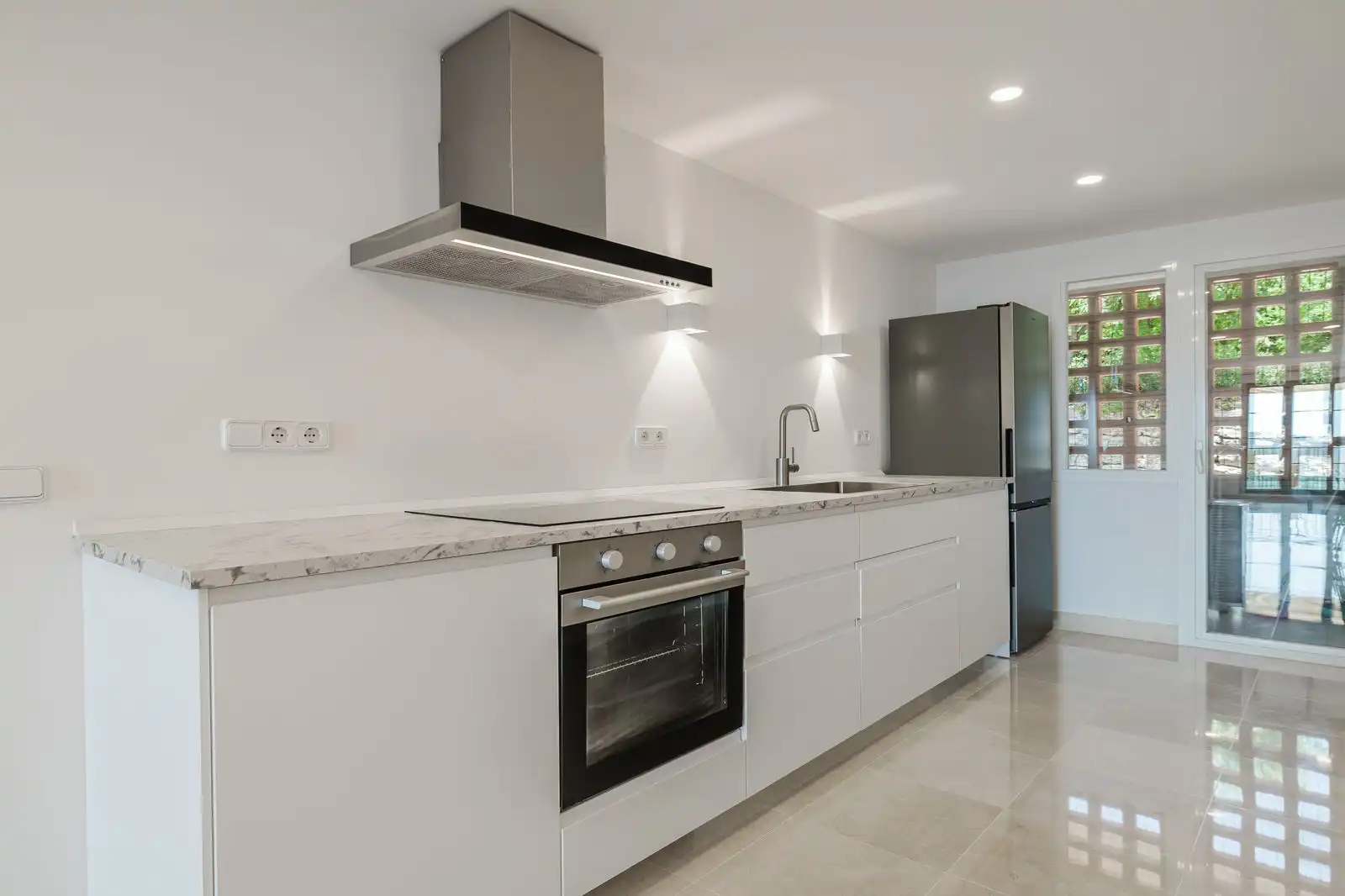 Kitchen of Flat for sale in Benahavís  with Air Conditioner, Terrace and Alarm