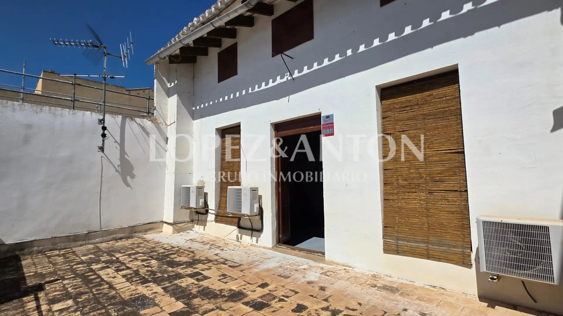Exterior view of Detached homes for sale in La Pobla de Vallbona  with Air Conditioner, Terrace and Swimming Pool