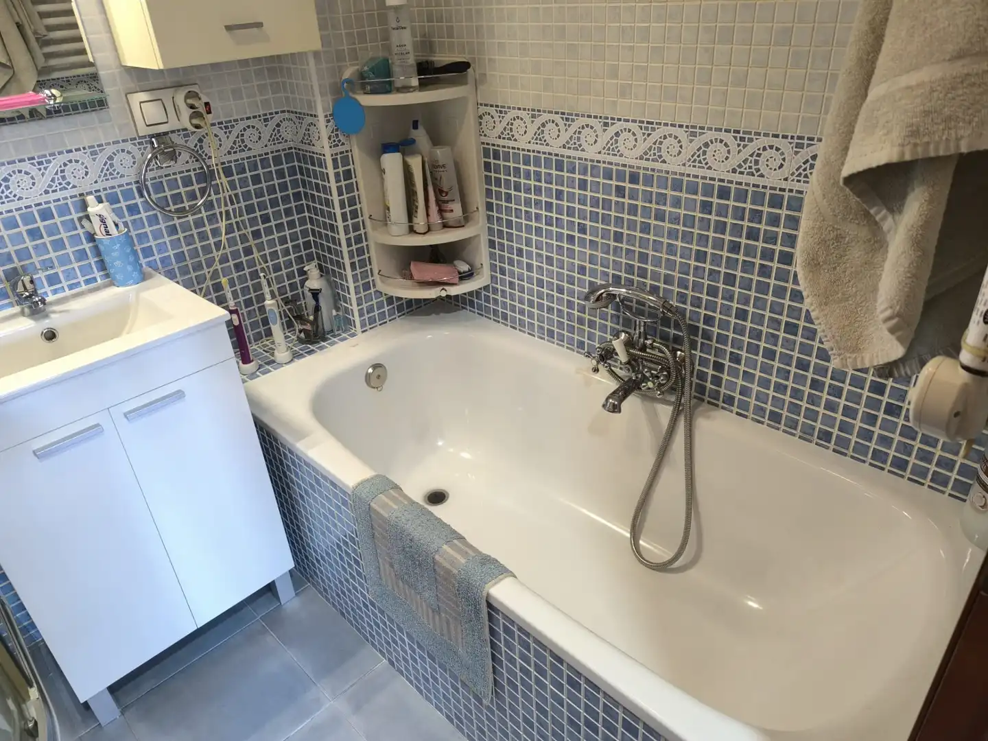 Badezimmer von Wohnung zur Miete in La Línea de la Concepción mit Terrasse, Möbliert und Ofen