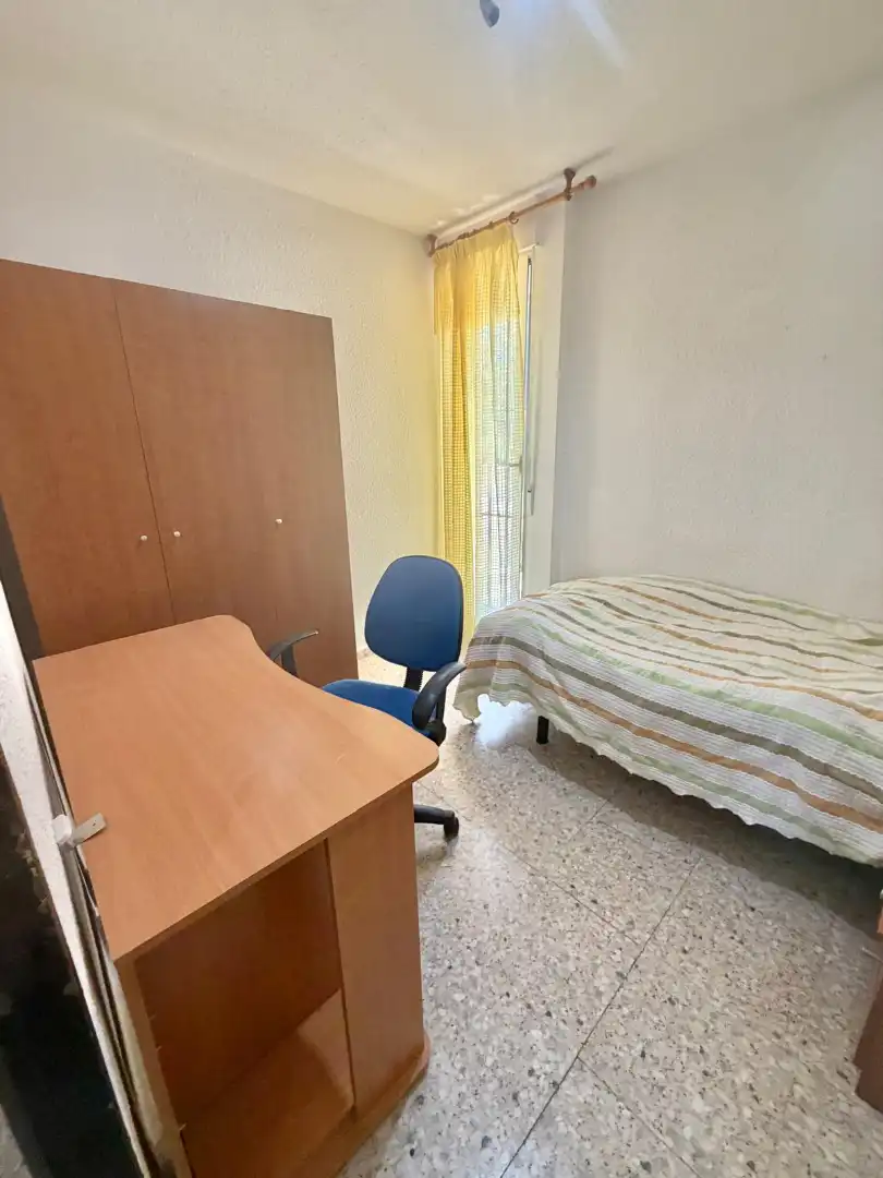 Dormitori de Pis en venda en Jaén amb Aire condicionat, Moblat i Balcó