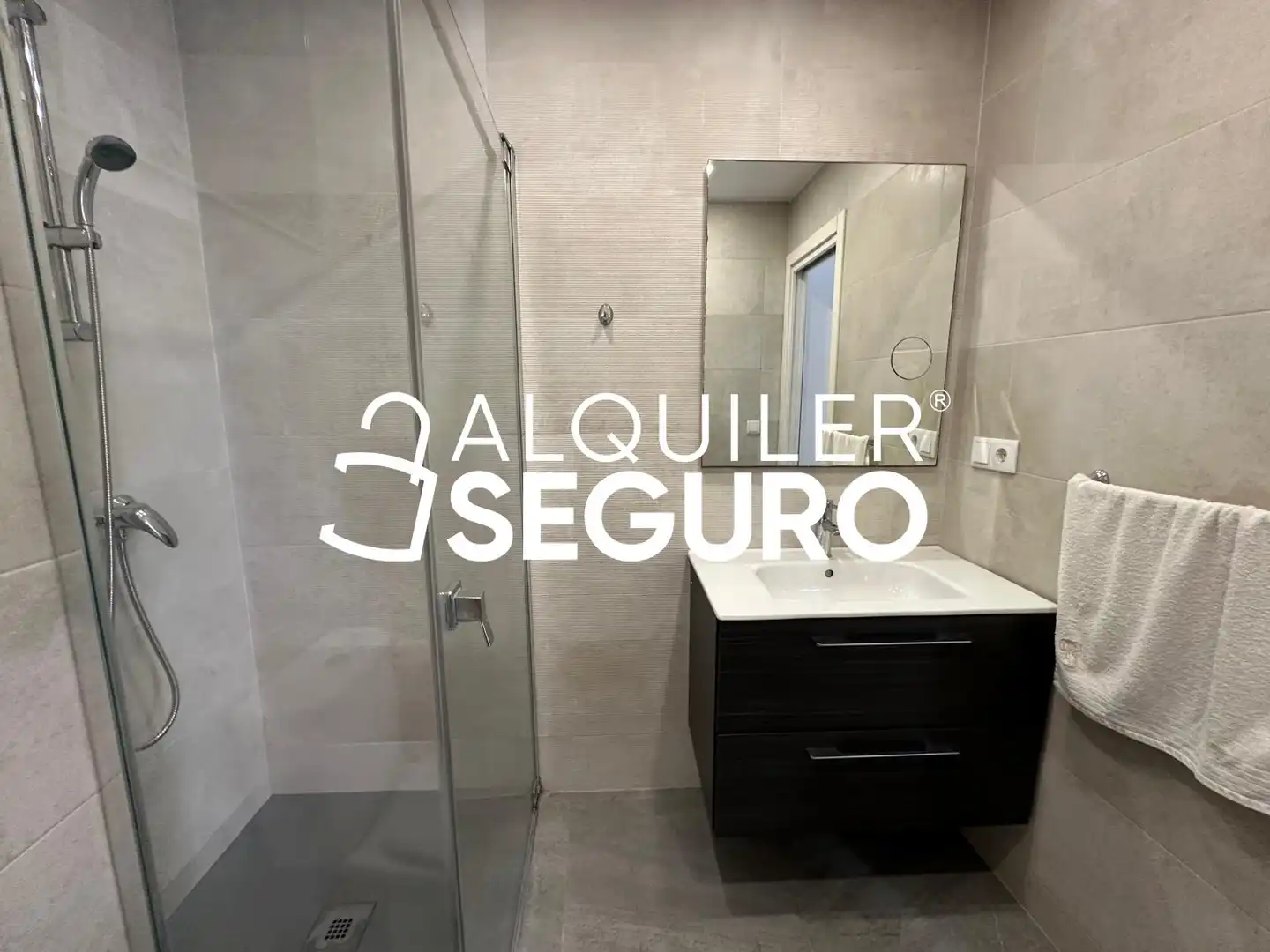 Baño de Piso de alquiler en Valencia con Aire acondicionado y Amueblado