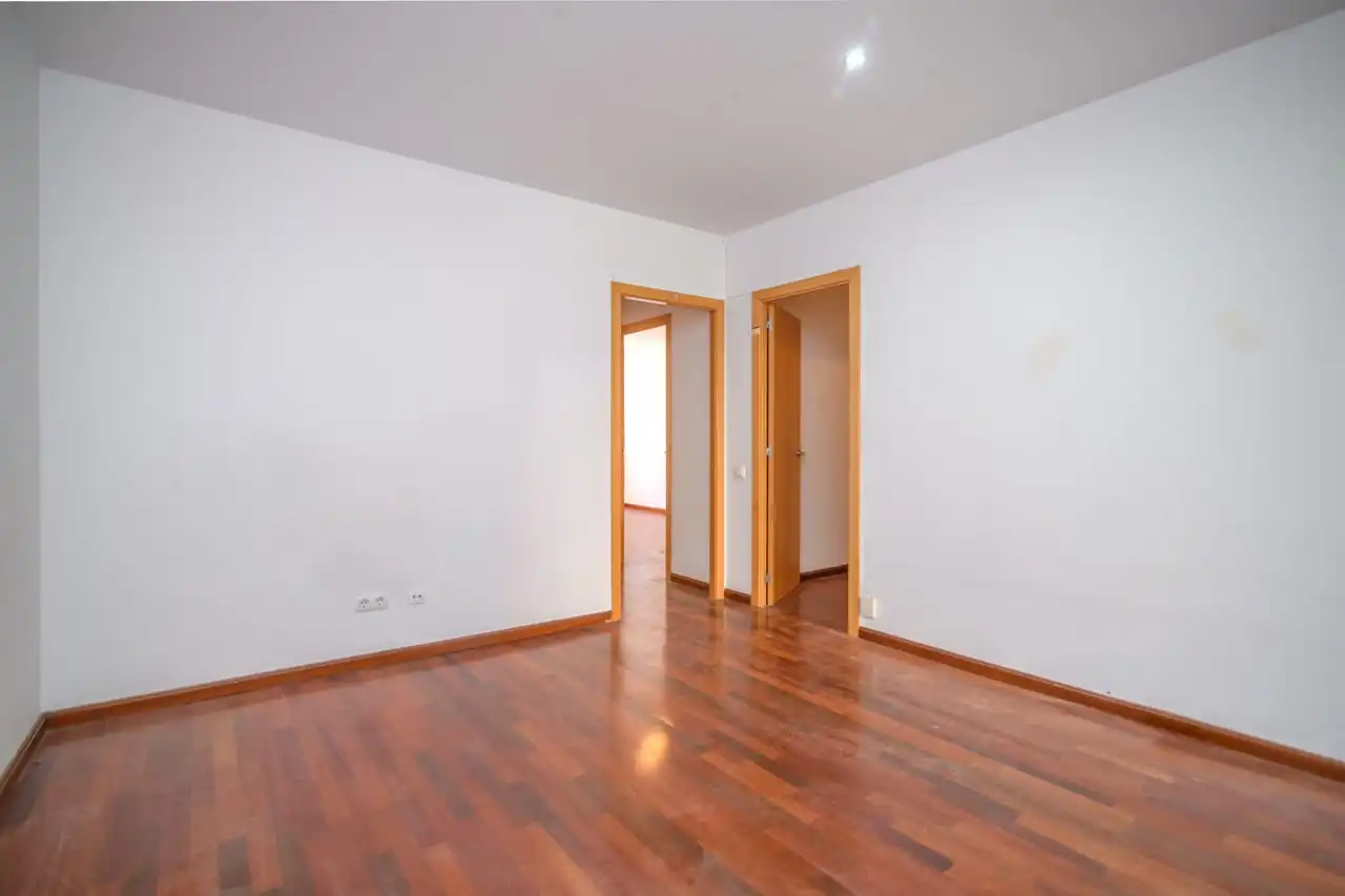 Dormitori de Pis en venda en Barcelona amb Parquet, Terrassa i Traster