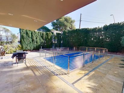 Schwimmbecken von Haus oder Chalet zum verkauf in Castelldefels mit Klimaanlage, Terrasse und Schwimmbad