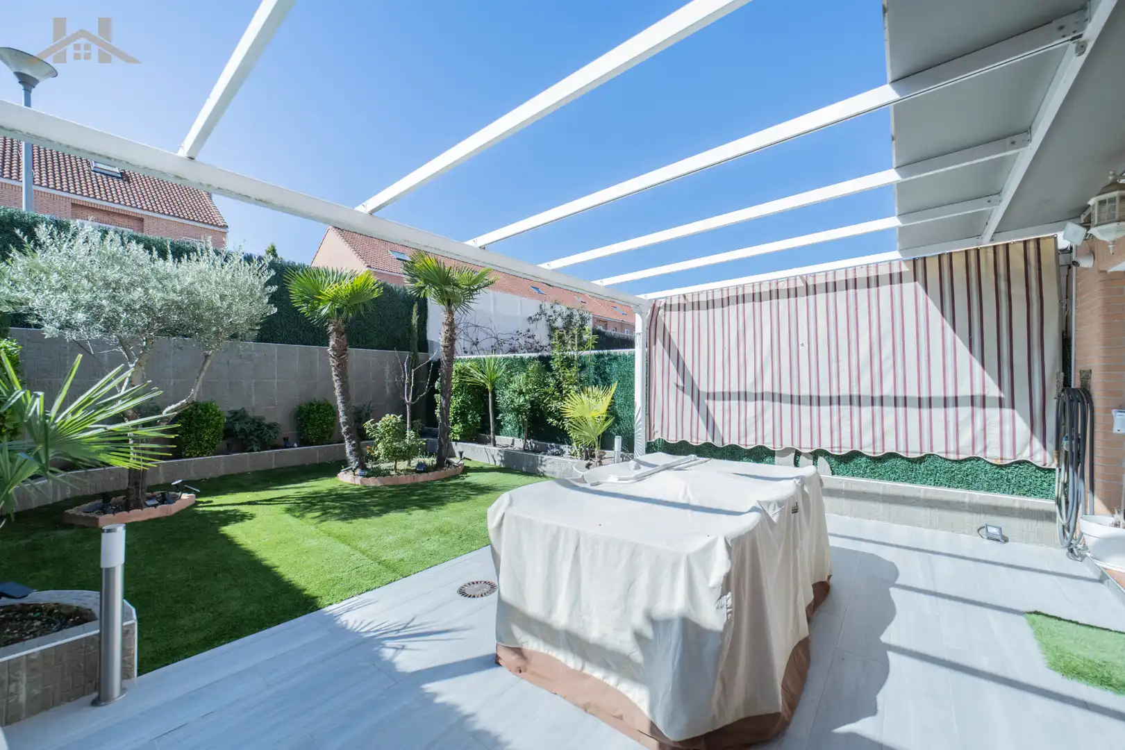 Terrasse von Einfamilien-Reihenhaus zum Verkauf in Móstoles mit Klimaanlage, Heizung und Privatgarten
