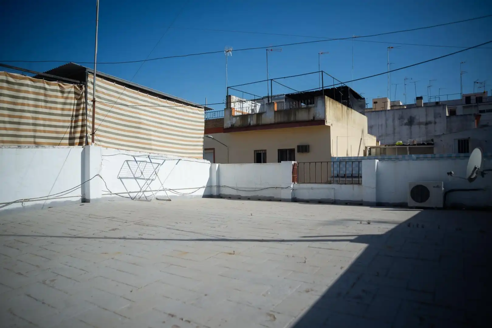Vista exterior de Casa o xalet en venda en Camas amb Terrassa i Traster