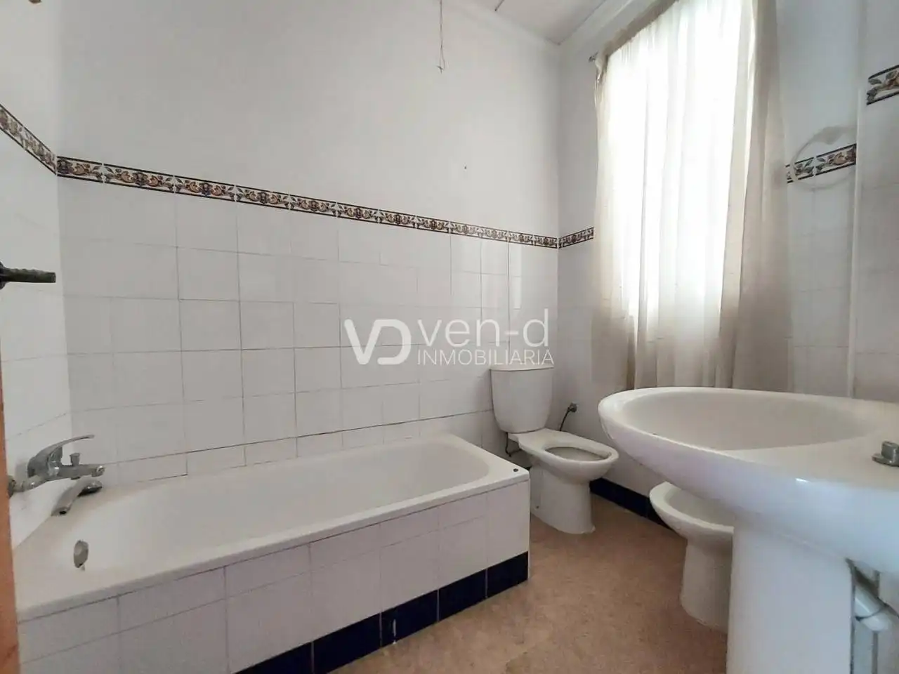 Baño de Piso en venta en Enguera con Terraza, Trastero y Balcón
