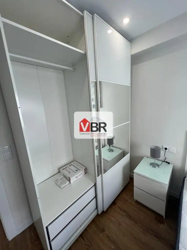 Schlafzimmer von Wohnung zur Miete in Valencia mit Klimaanlage, Heizung und Terrasse