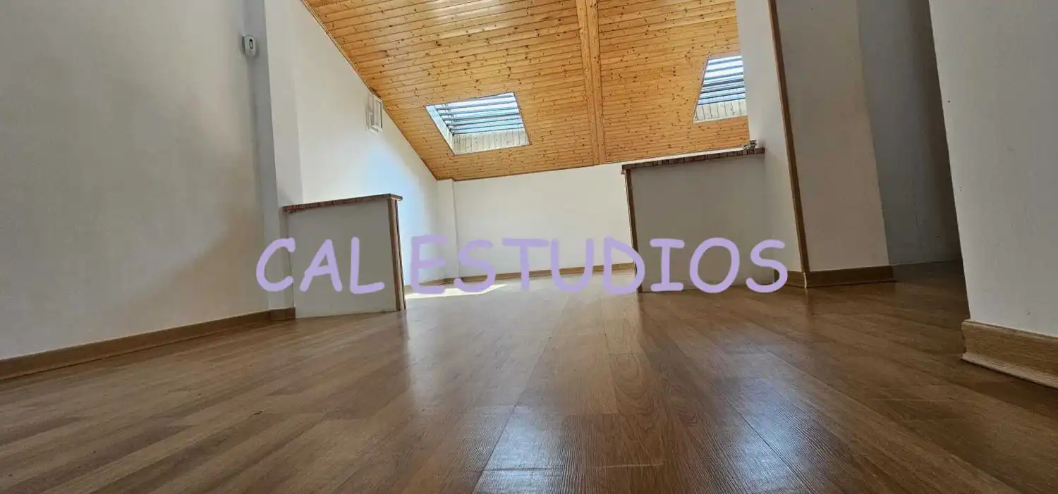 Flat for sale in Torrelaguna  with Air Conditioner and Storage room