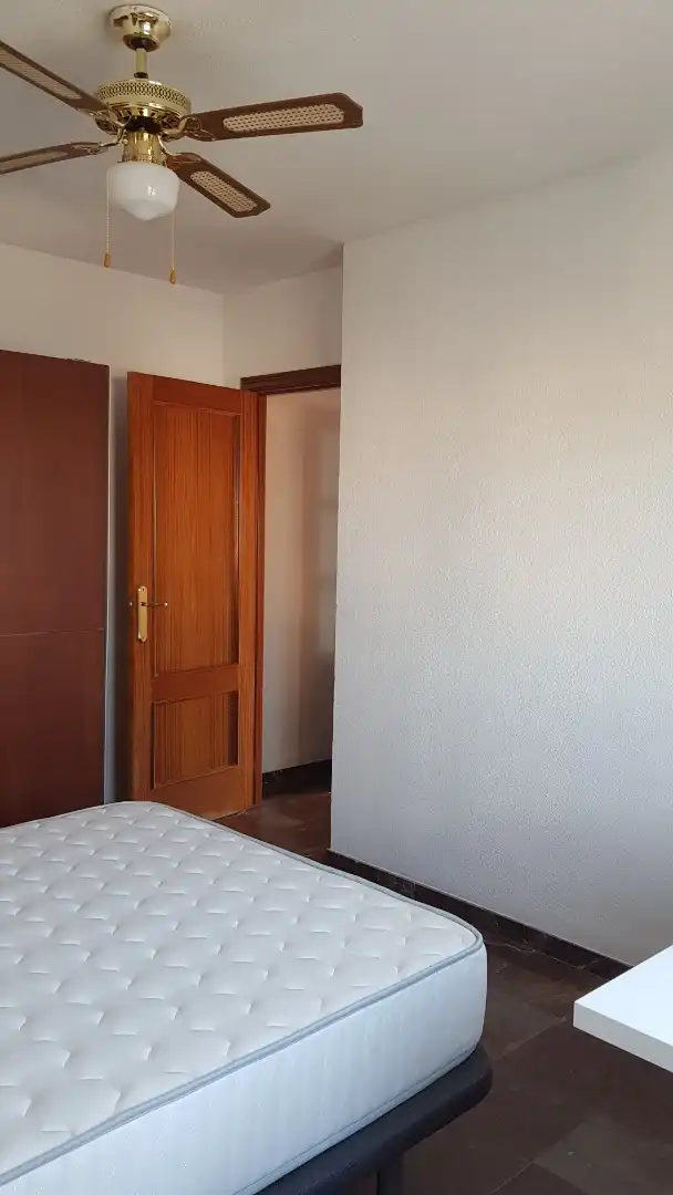 Dormitori de Àtic de lloguer en La Zubia amb Aire condicionat, Jardí privat i Terrassa