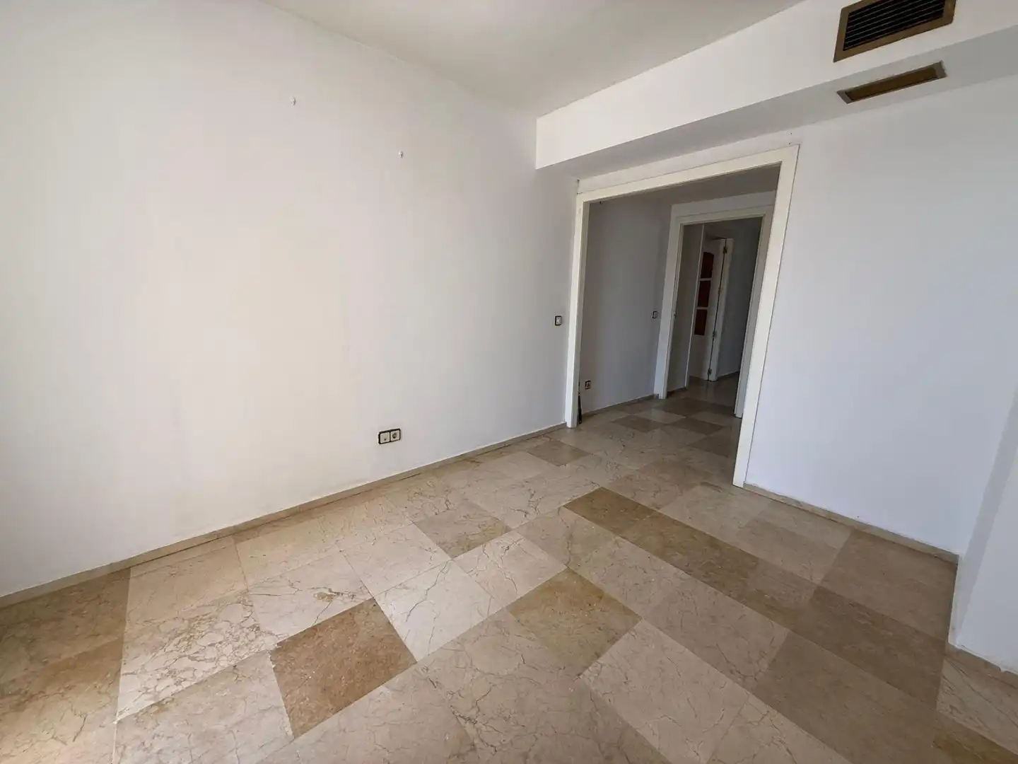 Dachboden zur Miete in Sevilla mit Klimaanlage und Terrasse