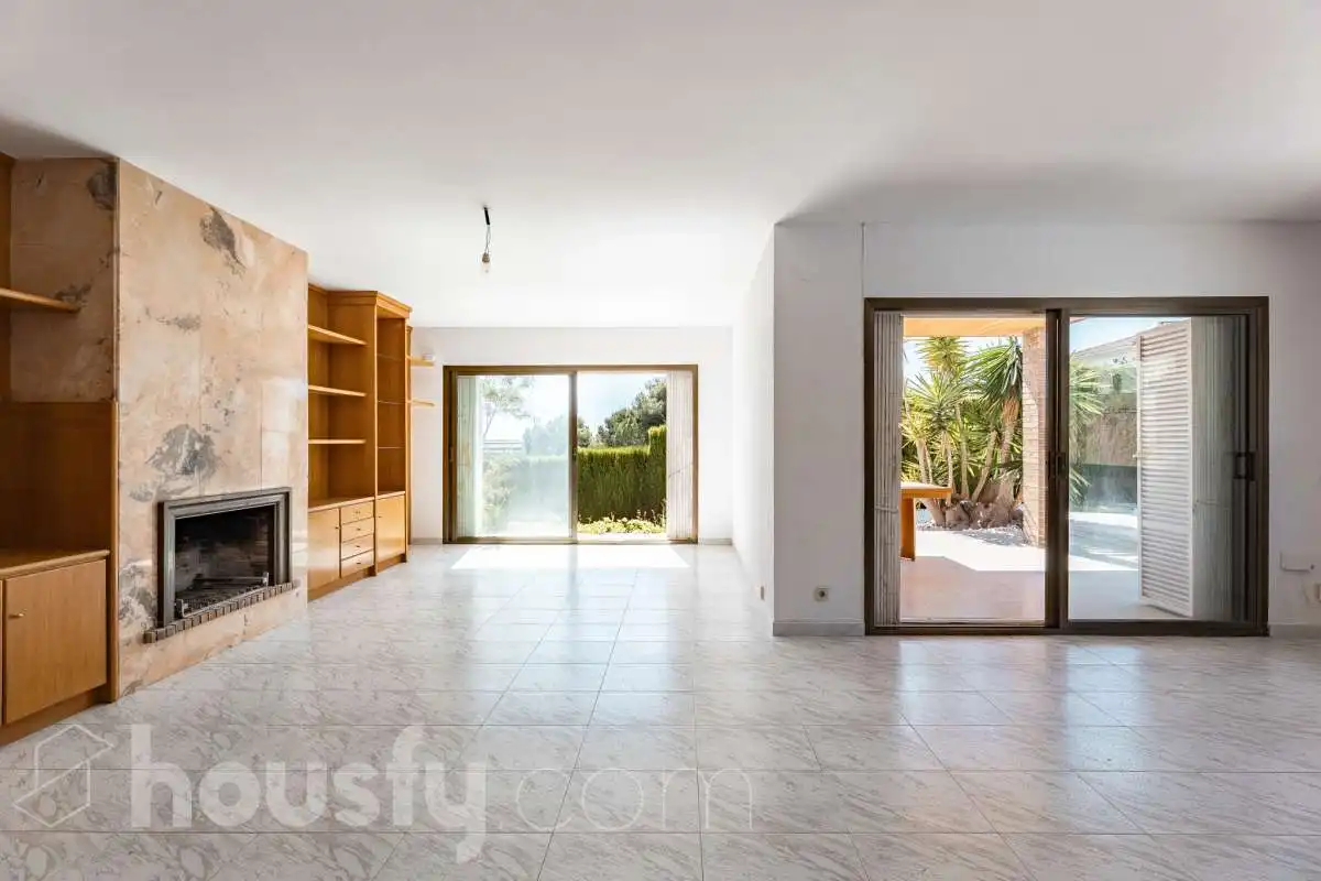 Casa amb piscina en venda a Avinguda de la Llum ., imagen 3