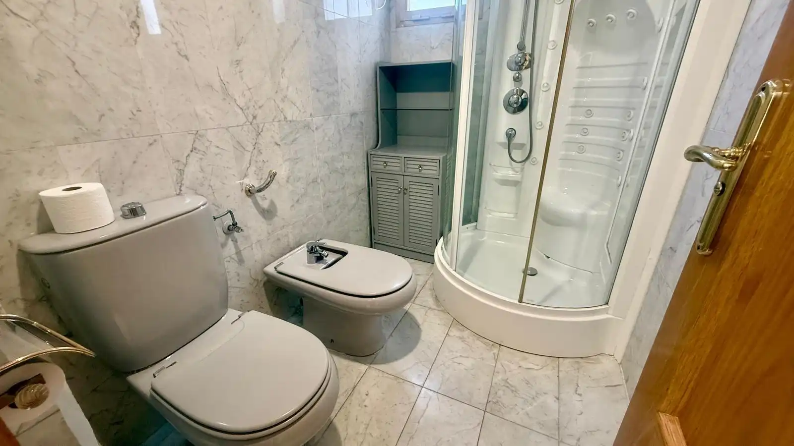 Bathroom of Flat for rent in Zaragoza  with Air Conditioner, Heating and Parquet flooring