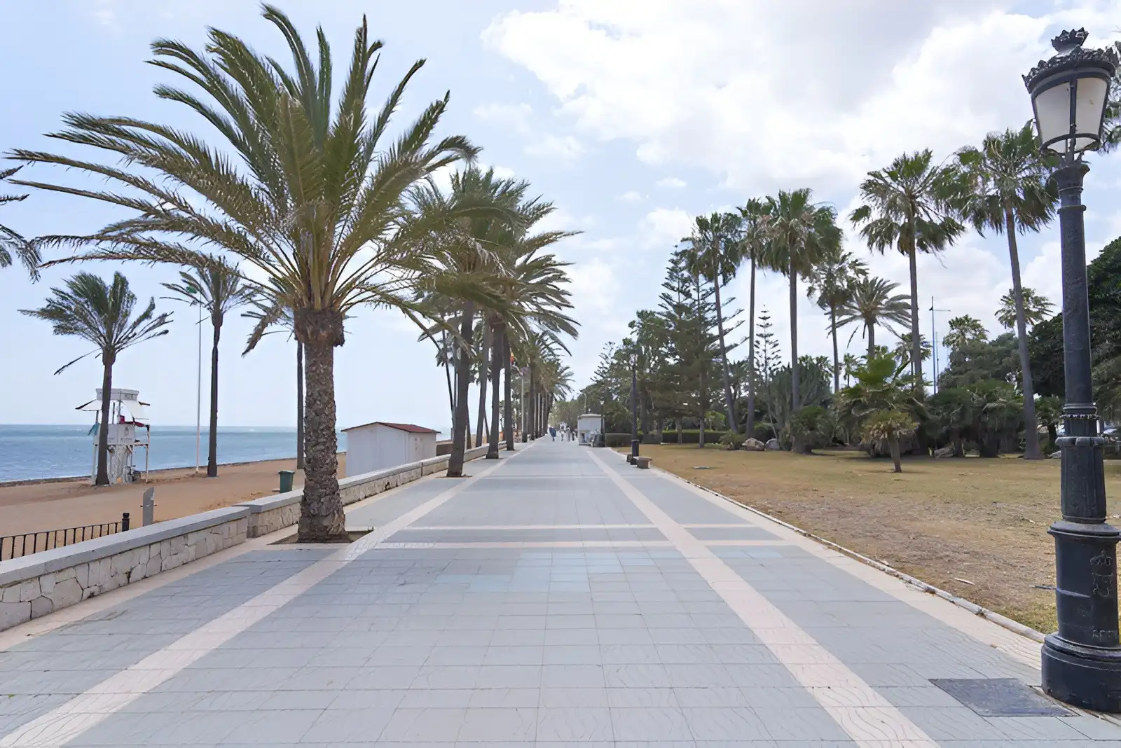 Vista exterior de Planta baixa en venda en Marbella amb Aire condicionat, Terrassa i Traster