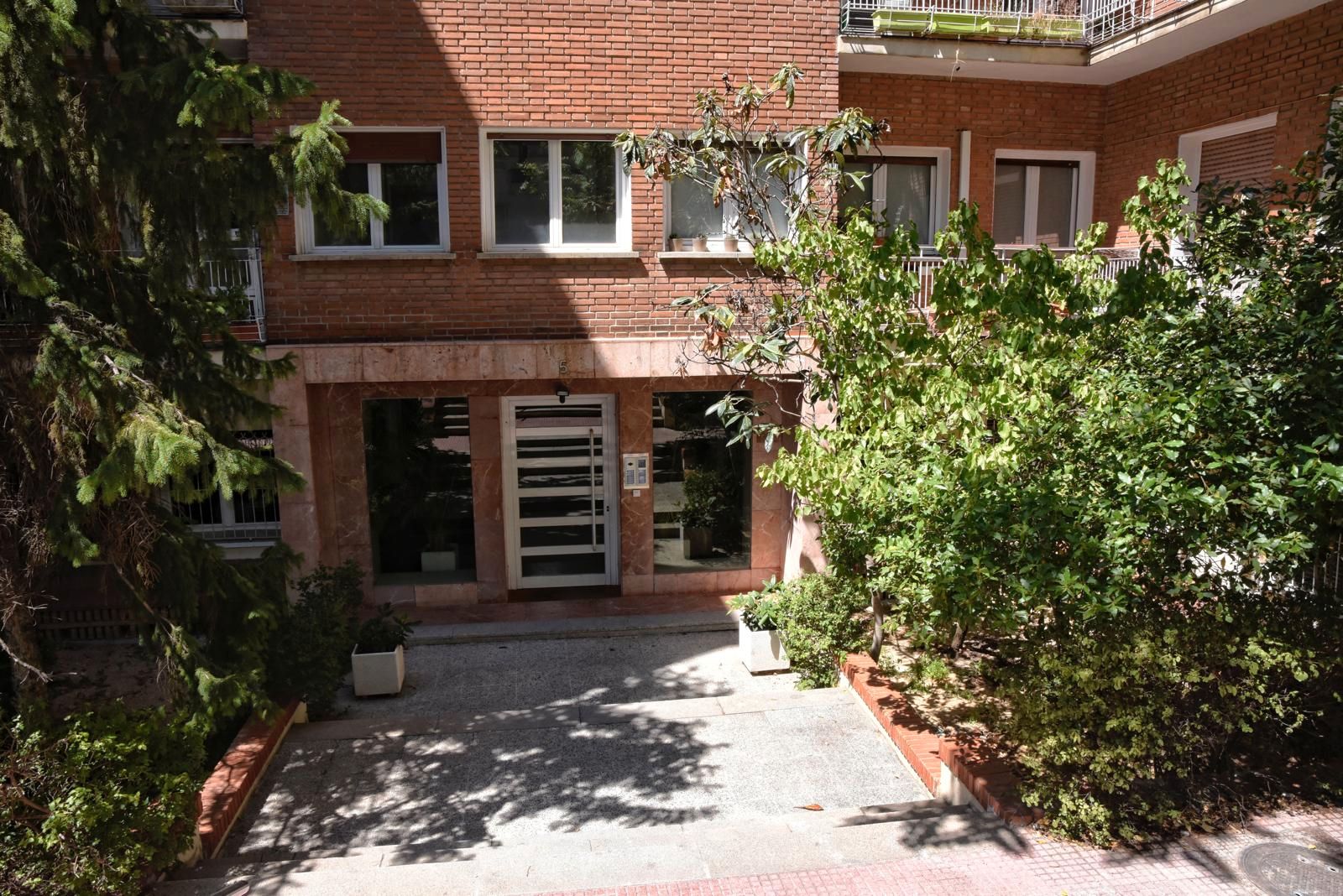 Exterior view of Flat for sale in  Madrid Capital  with Air Conditioner, Storage room and Community pool