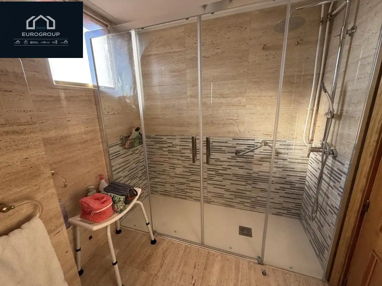 Bathroom of Apartments for rent in Benidorm  with Air Conditioner, Heating and Furnished