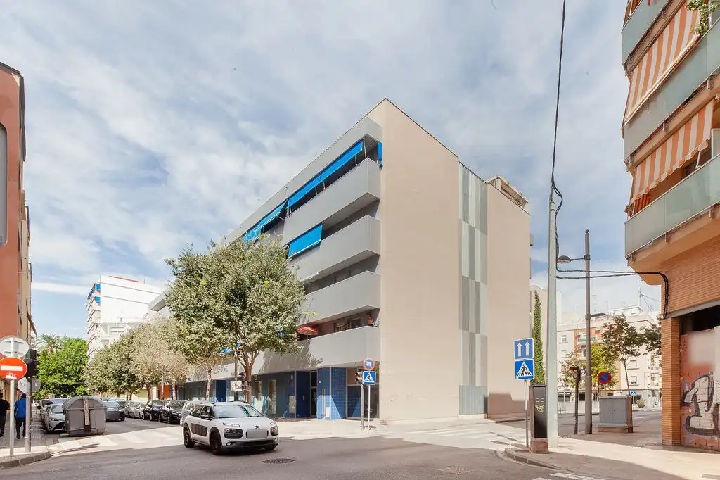 Piso con ascensor en venta en C/ Plus Ultra - Conjunto Res Grupo Simancas -