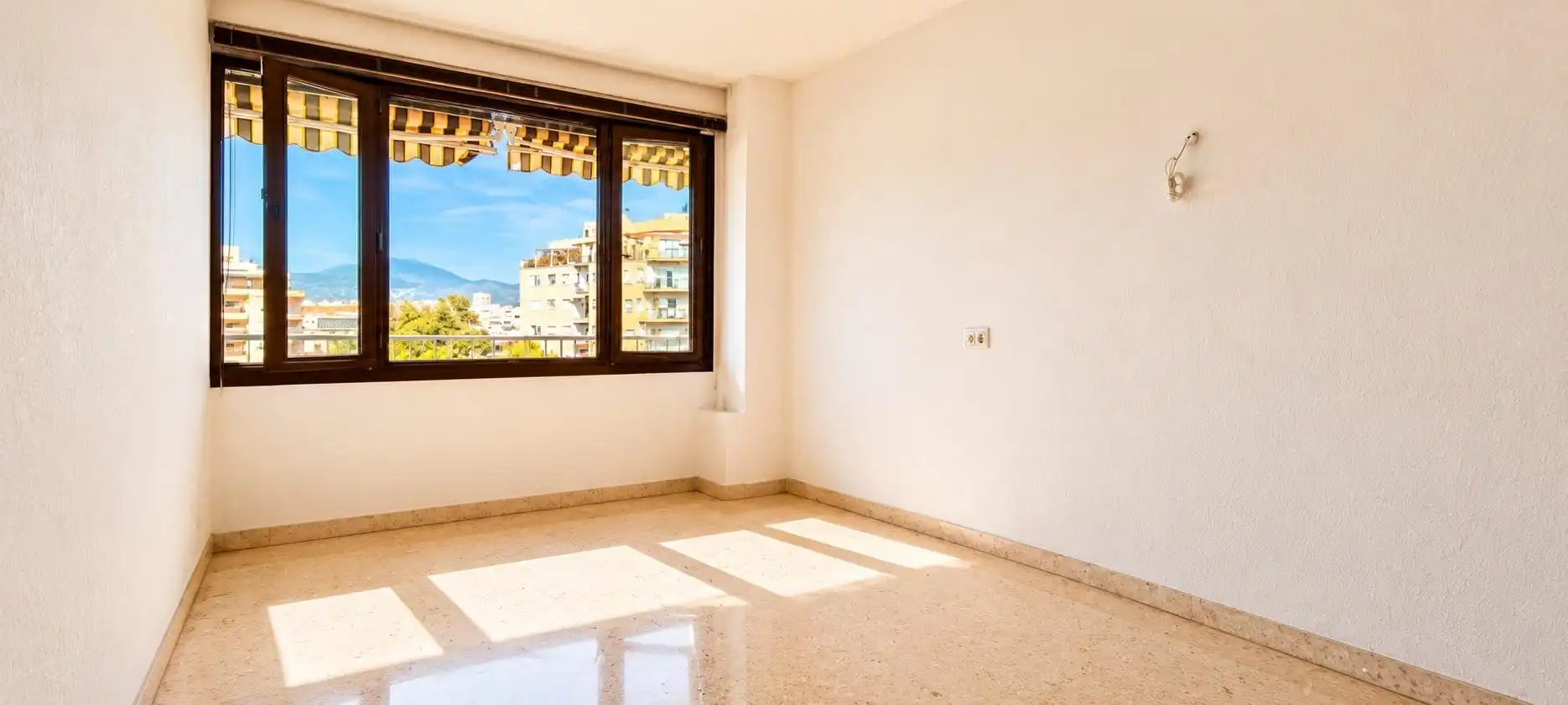 Bedroom of Flat for sale in Llevant