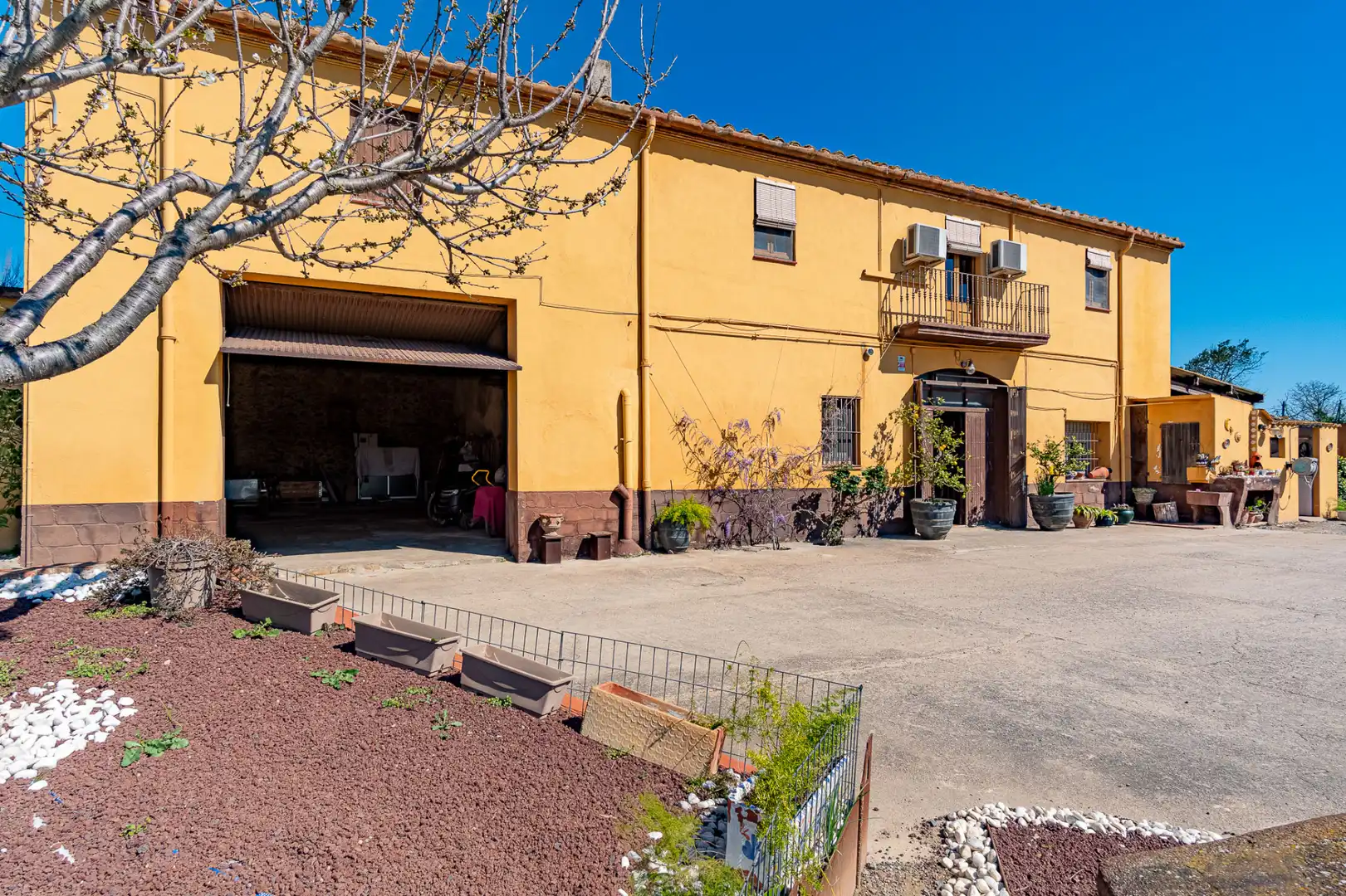 Vista exterior de Casa o chalet en venta en Verges con Aire acondicionado, Jardín privado y Piscina