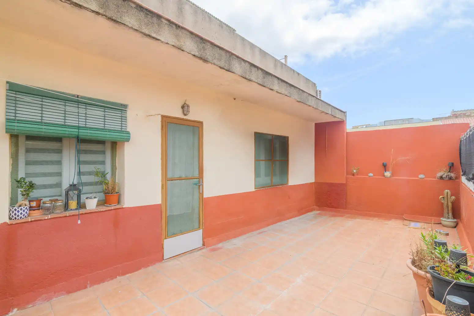 Vista exterior de Piso en venta en Viladecans con Calefacción, Terraza y Balcón