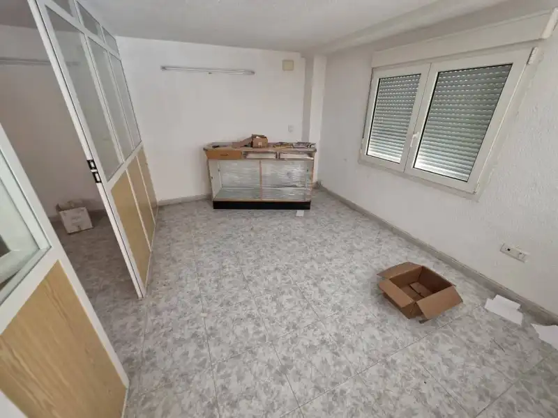 Local en venta en Baños de Montemayor