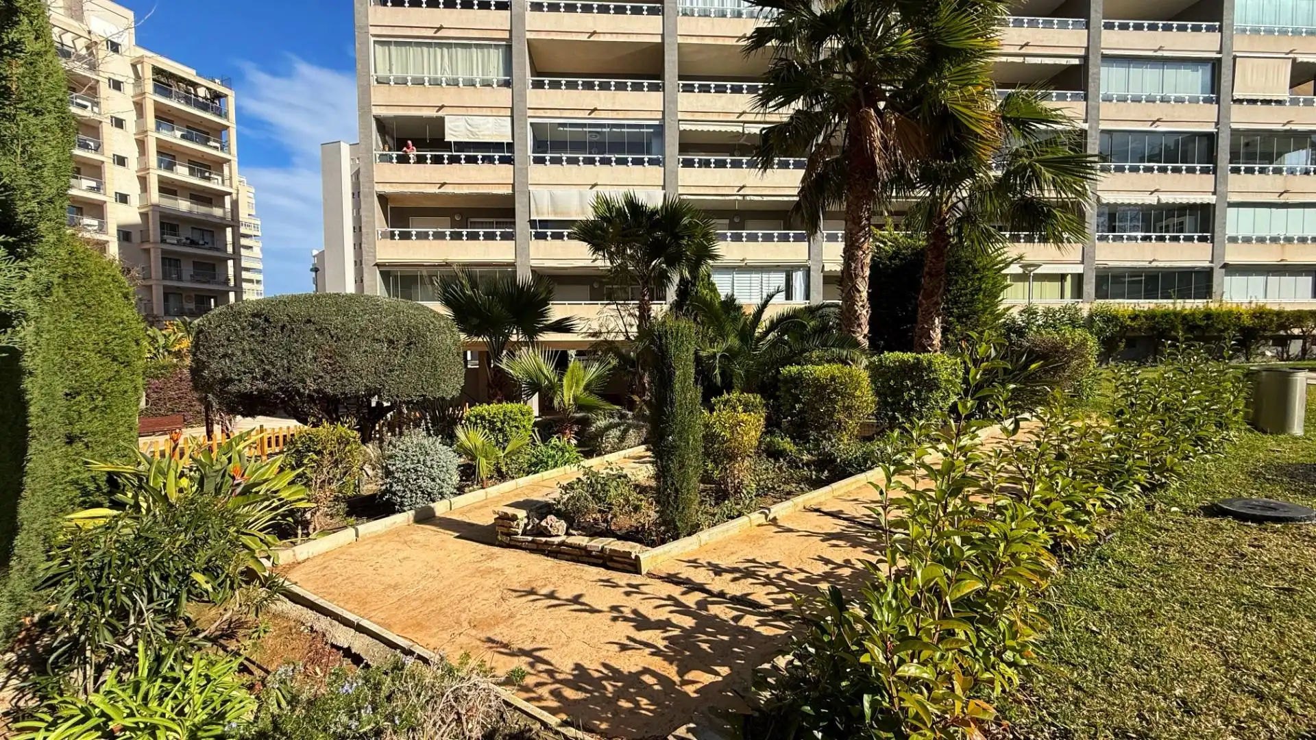 Vista exterior de Apartament en venda en Calpe / Calp amb Aire condicionat, Calefacció i Jardí privat