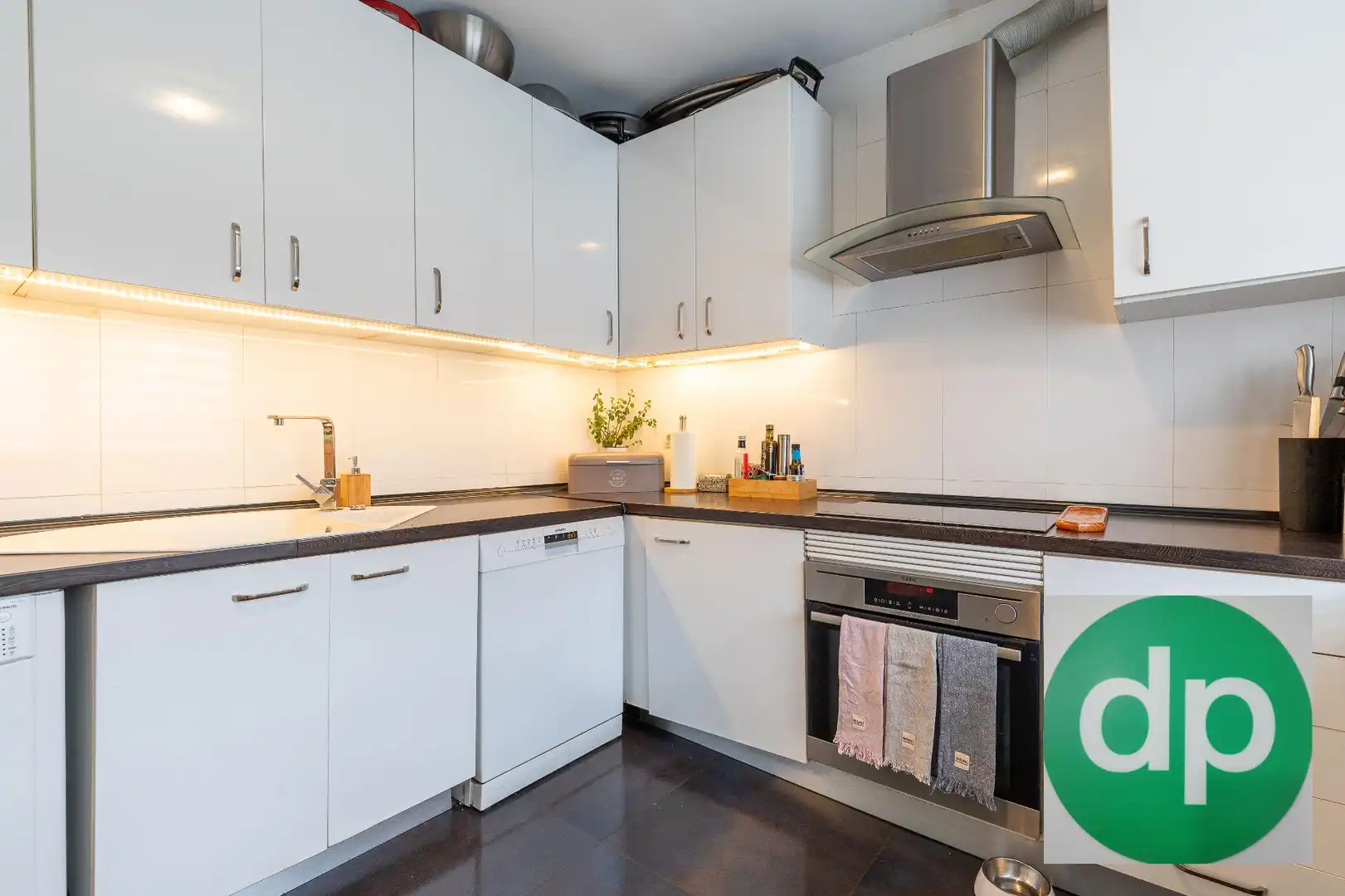 Kitchen of Detached homes for sale in Pozuelo de Alarcón  with Air Conditioner and Heating