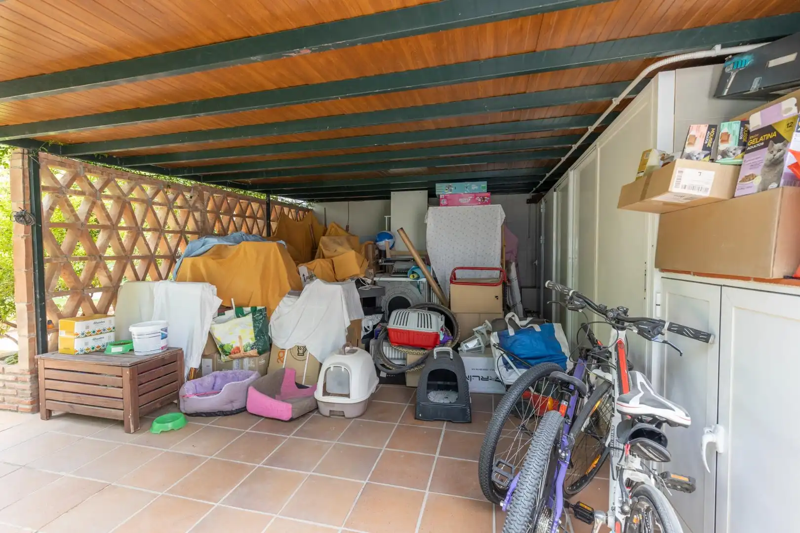 Aparcament de Casa adosada en venda en La Zubia amb Aire condicionat, Calefacció i Jardí privat
