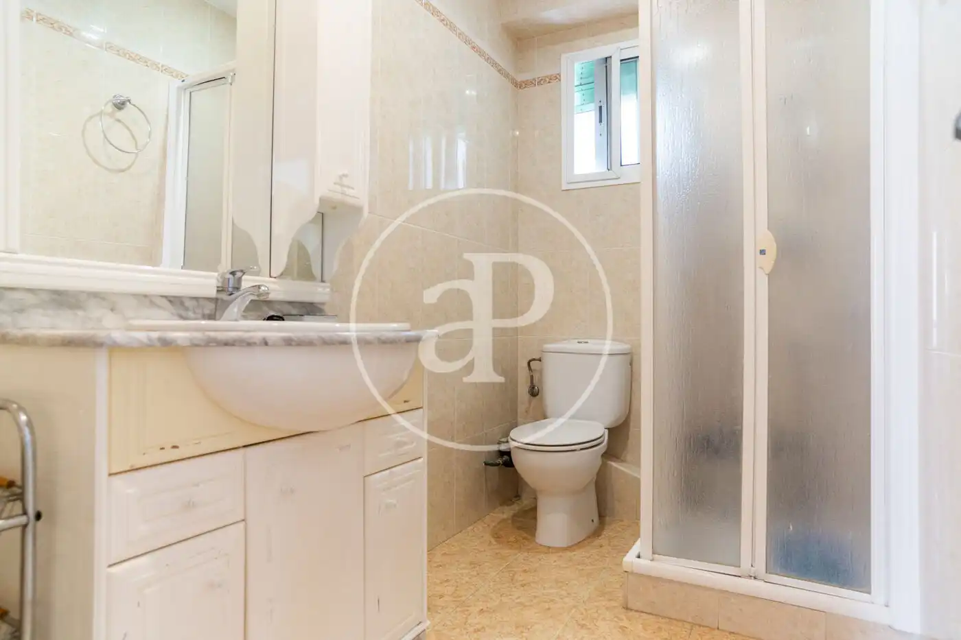 Baño de Piso de alquiler en Valencia con Calefacción y Amueblado