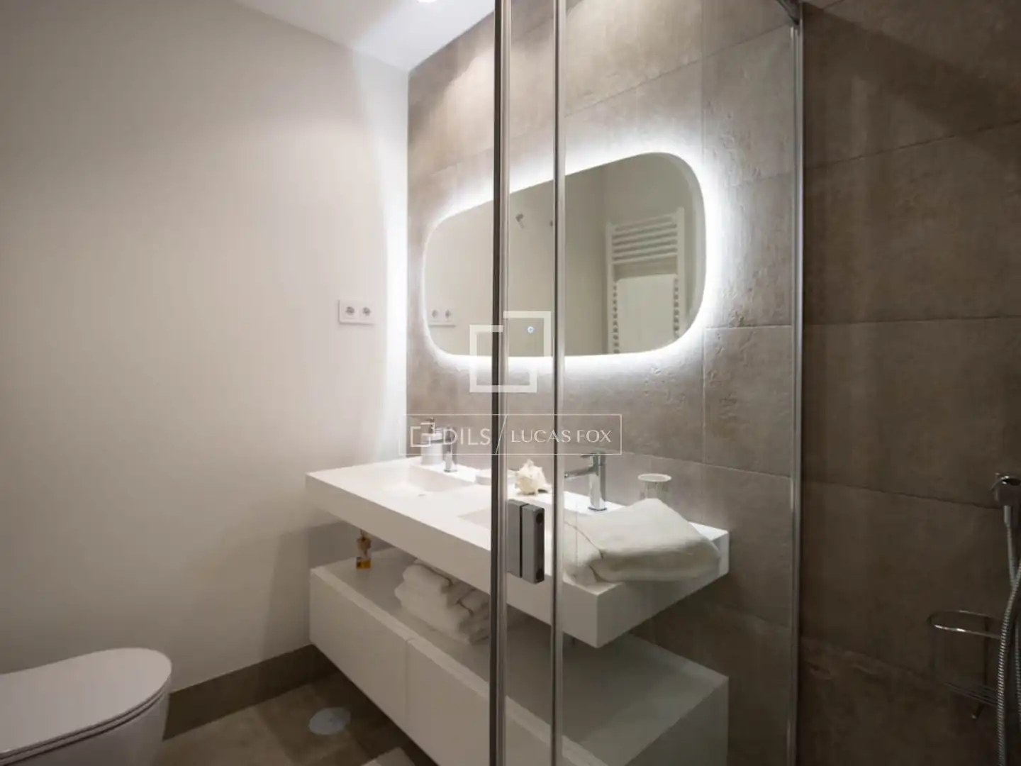 Baño de Piso de alquiler en Sant Miquel de Fluvià con Aire acondicionado y Amueblado