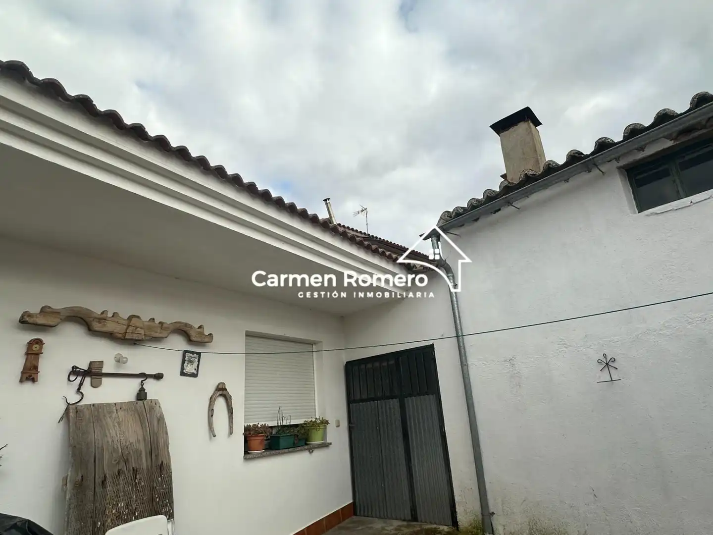 Vista exterior de Casa o xalet en venda en Poveda de las Cintas amb Calefacció, Jardí privat i Terrassa