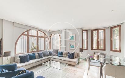 Living room of House or chalet for sale in  Madrid Capital  with Air Conditioner, Heating and Private garden