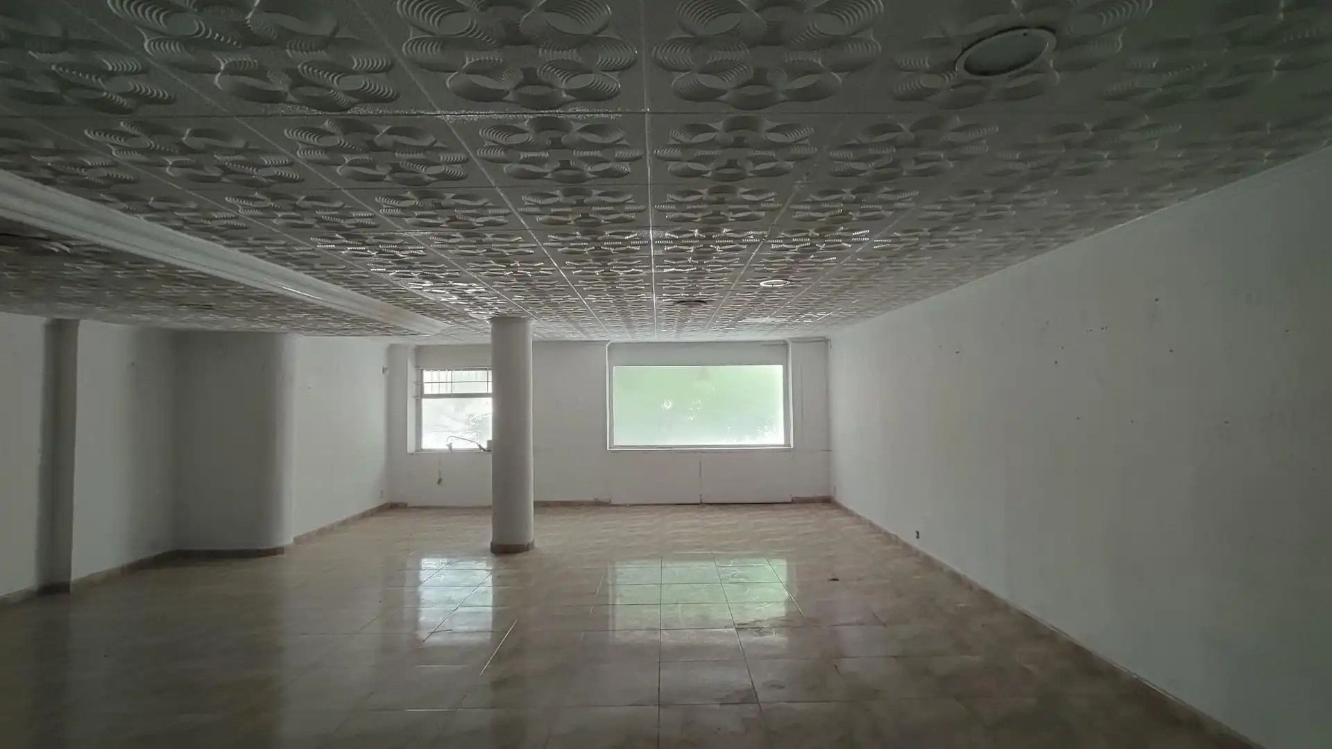 Local comercial en venta en Pla - Carolinas