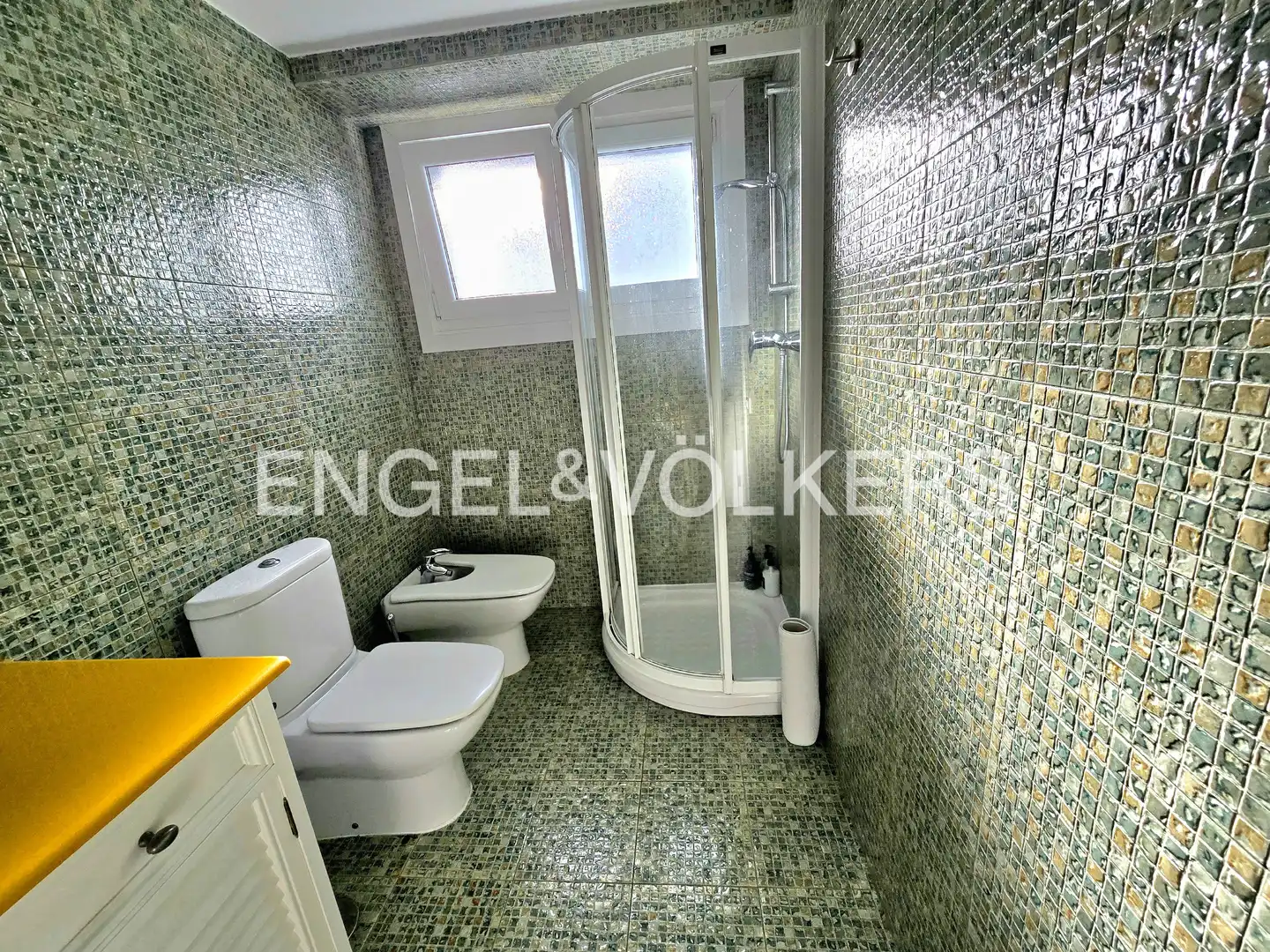 Baño de Piso en venta en Vigo  con Calefacción, Terraza y Balcón