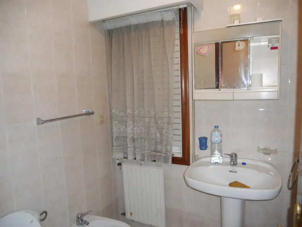 Baño de Piso de alquiler en Ames con Calefacción, Trastero y Amueblado