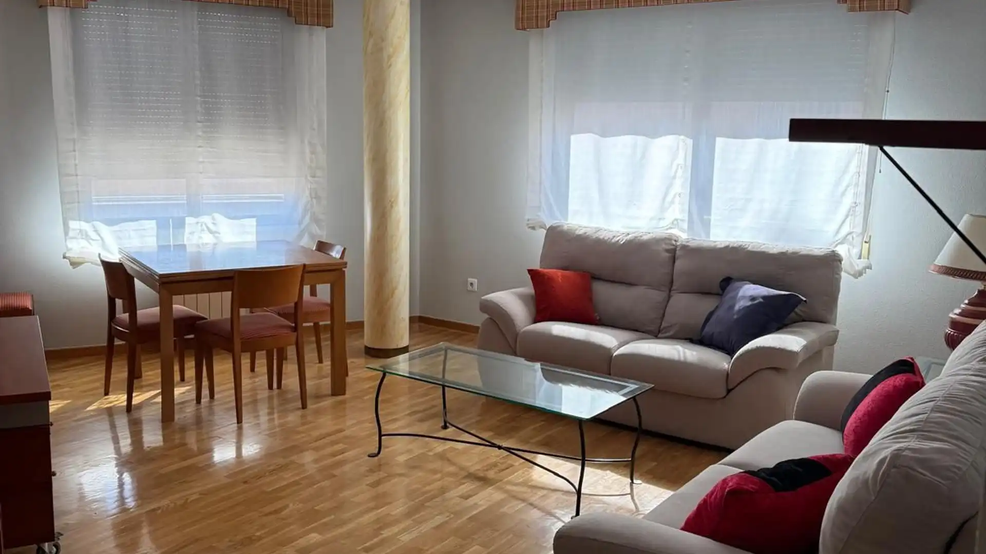 Sala d'estar de Pis de lloguer en Valladolid Capital amb Calefacció, Traster i Moblat