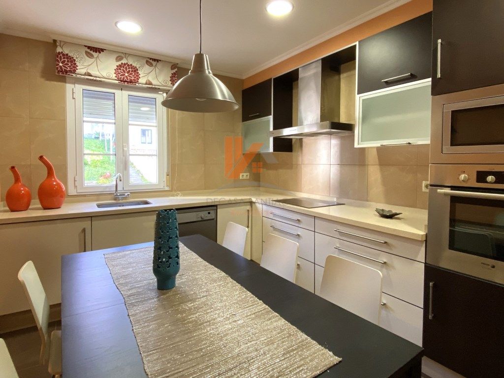 Cuina de Apartament de lloguer en Santiago de Compostela  amb Moblat