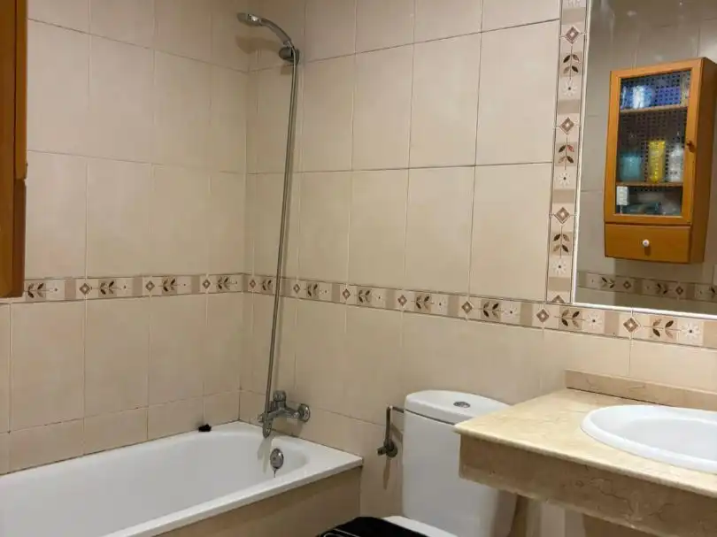 Baño de Casa o chalet en venta en Los Barrios con Jardín privado, Terraza y Trastero