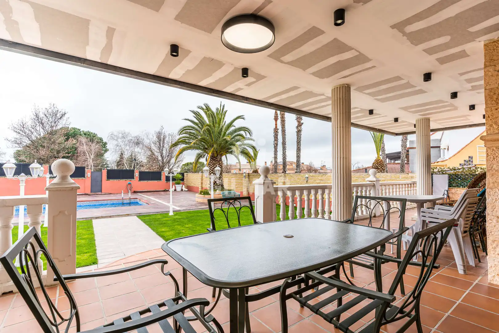 Terrassa de Casa o xalet en venda en Arroyomolinos (Madrid) amb Calefacció, Jardí privat i Piscina