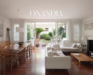 Living room of Single-family semi-detached to rent in  Barcelona Capital  with Air Conditioner, Heating and Private garden