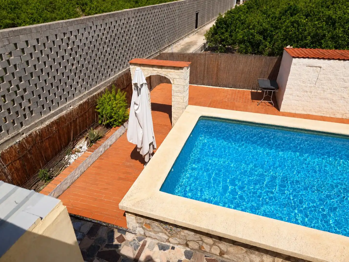 Schwimmbecken von Haus oder Chalet zum Verkauf in Oliva mit Klimaanlage, Privatgarten und Terrasse