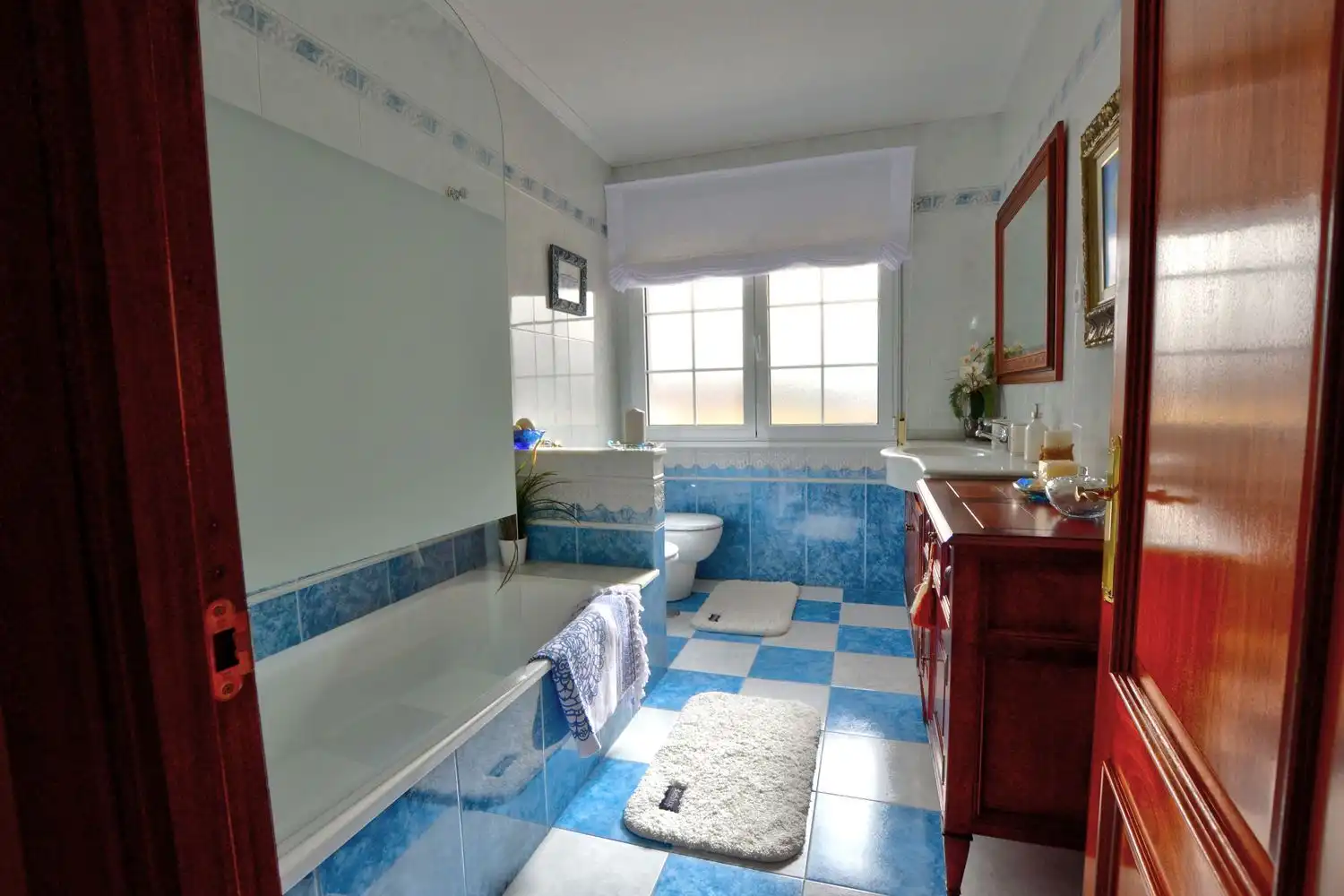 Baño de Casa o chalet en venta en Avilés con Calefacción, Terraza y Trastero
