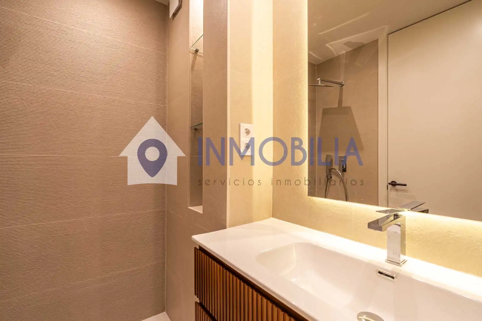 Bathroom of Flat for sale in Madrid  with Air Conditioner, Heating and Terrace